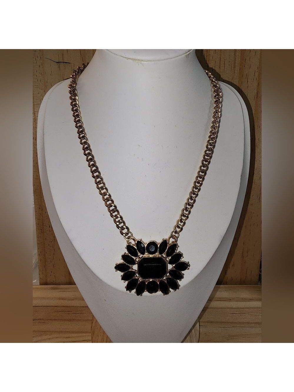 Elegant Black and Gold Necklace